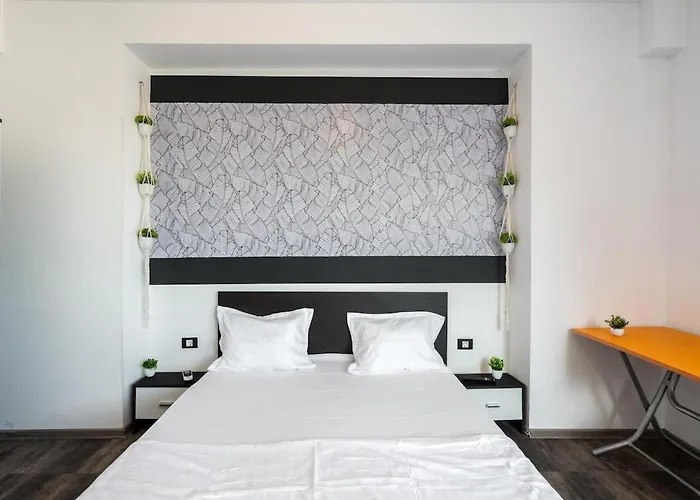 Apartment Stylish Monochrome Calea Victoriei